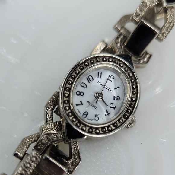 Elegant Black and Silver Tone Watch - Picture 9 of 10
